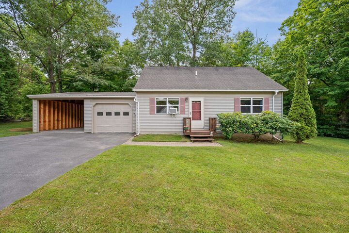 Property Photo:  17 Burnett Court  VT 05477 