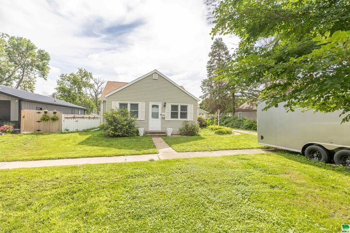 Property Photo: 711 6th Street IA 51040