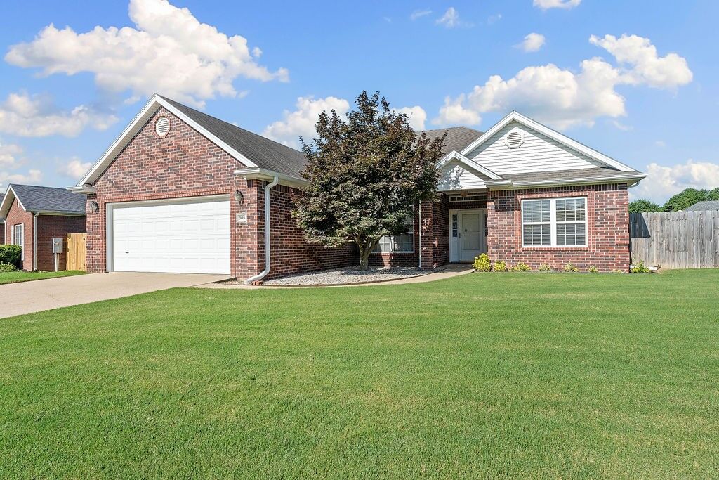 Property Photo: 305 Cross Lane AR 72712