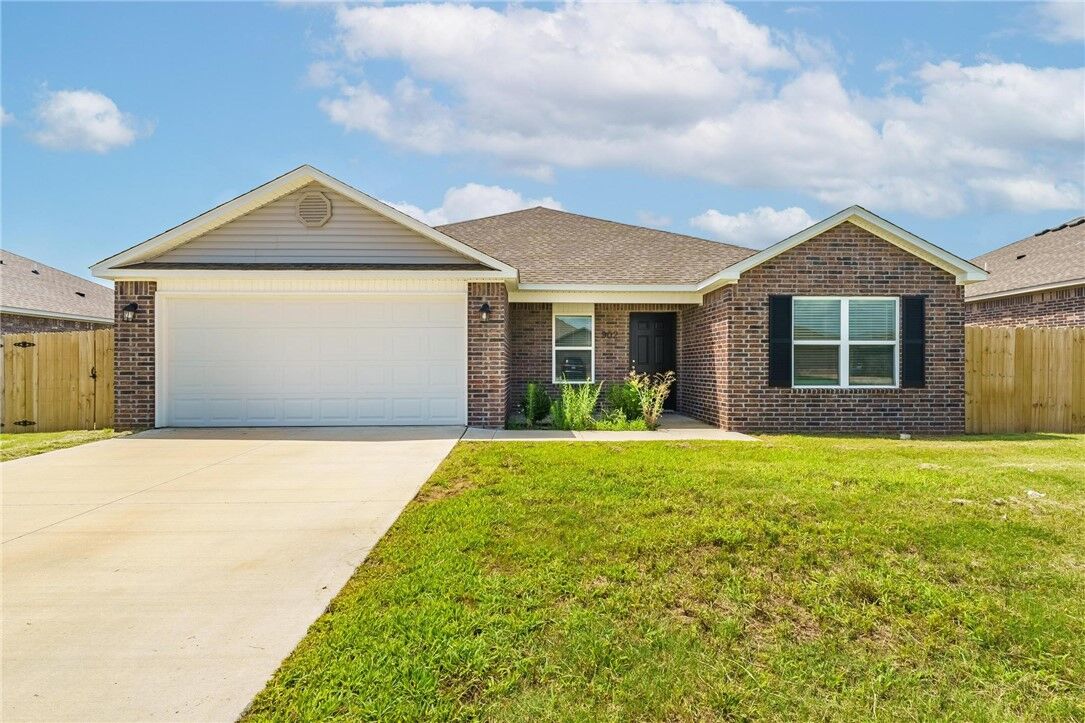 Property Photo: 902 W Tanner Drive AR 72761