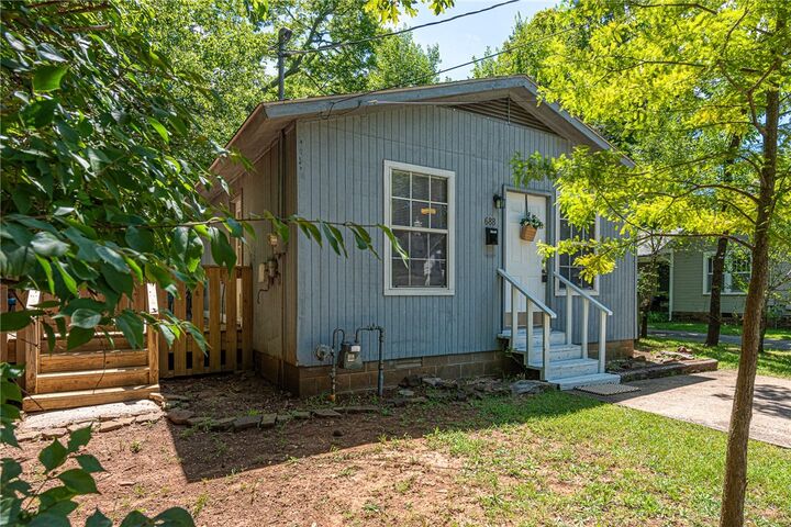 Property Photo:  688 N Willow Avenue  AR 72701 