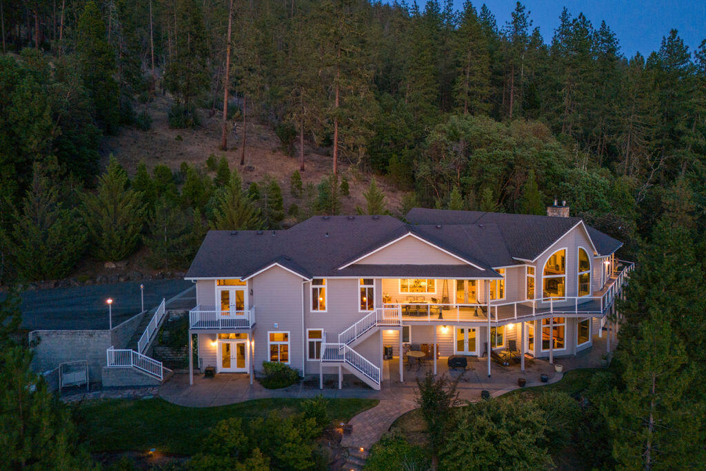 Property Photo:  1489 Granite Hill Road  OR 97526 