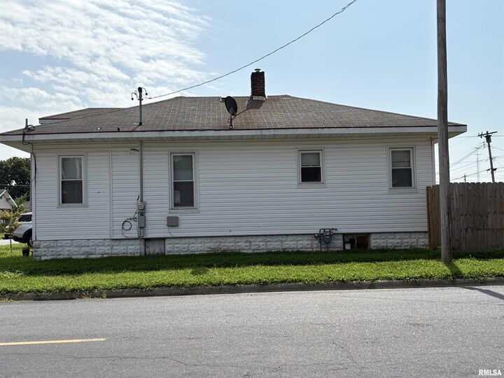 Property Photo:  1933 Gartside Street  IL 62966 