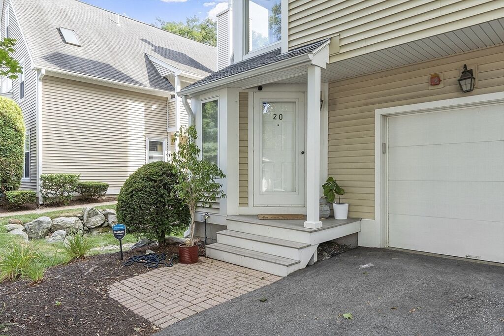Property Photo: 20 Hammond Pl 20 MA 01801