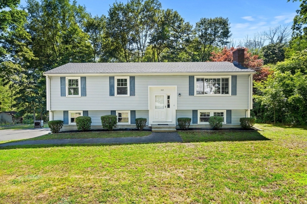 Property Photo:  526 Maple St  MA 01923 