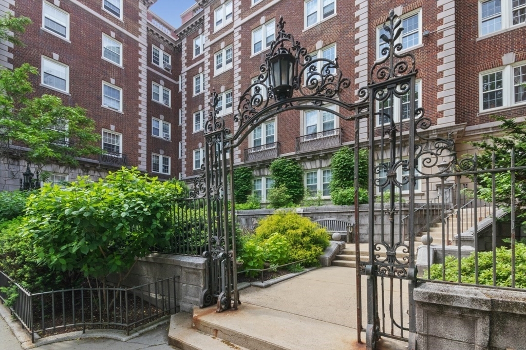 Property Photo:  5 Arlington St Unit 31  MA 02140 