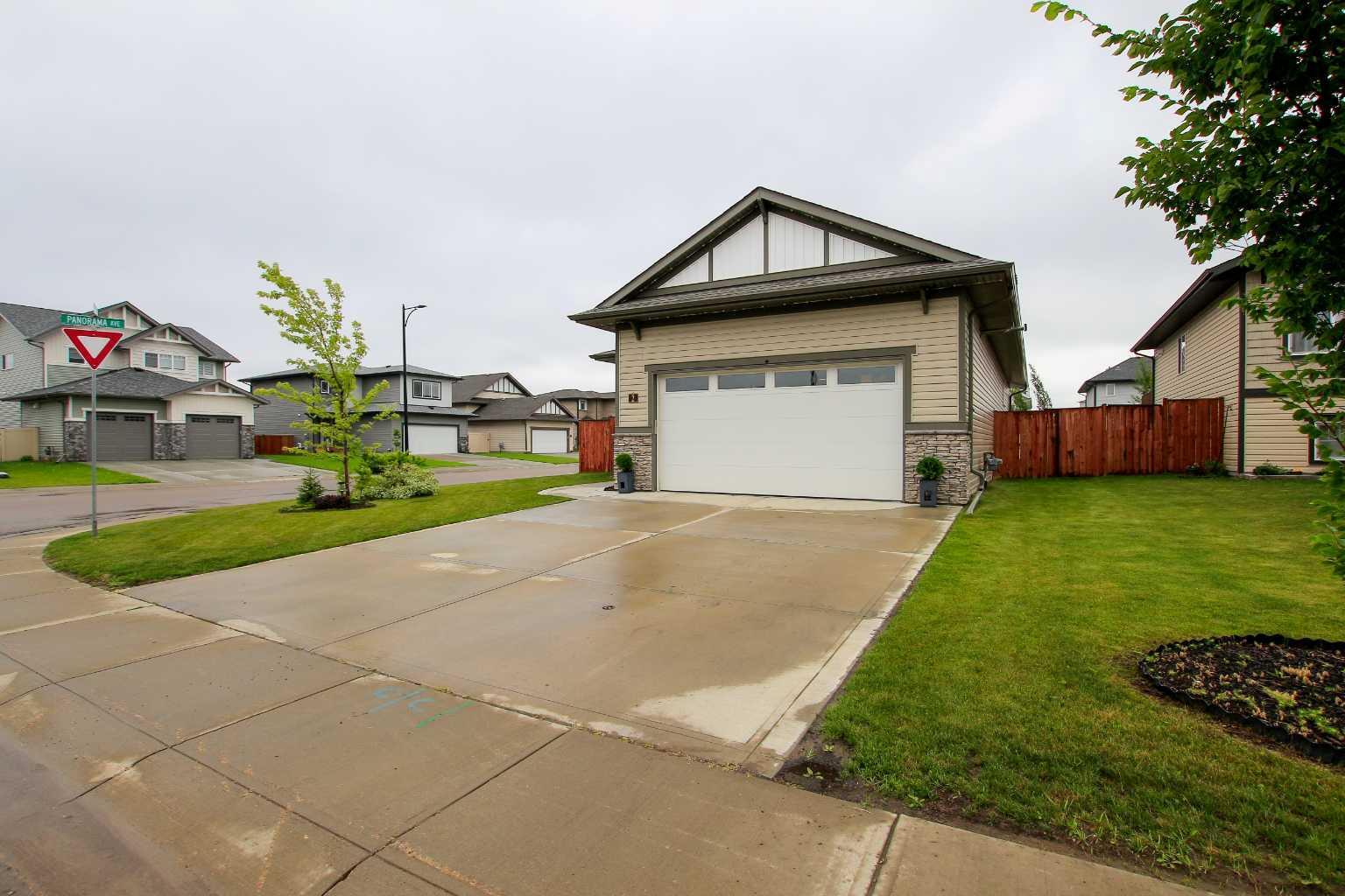 Property Photo: 2 Cross Street AB T4L 0J4
