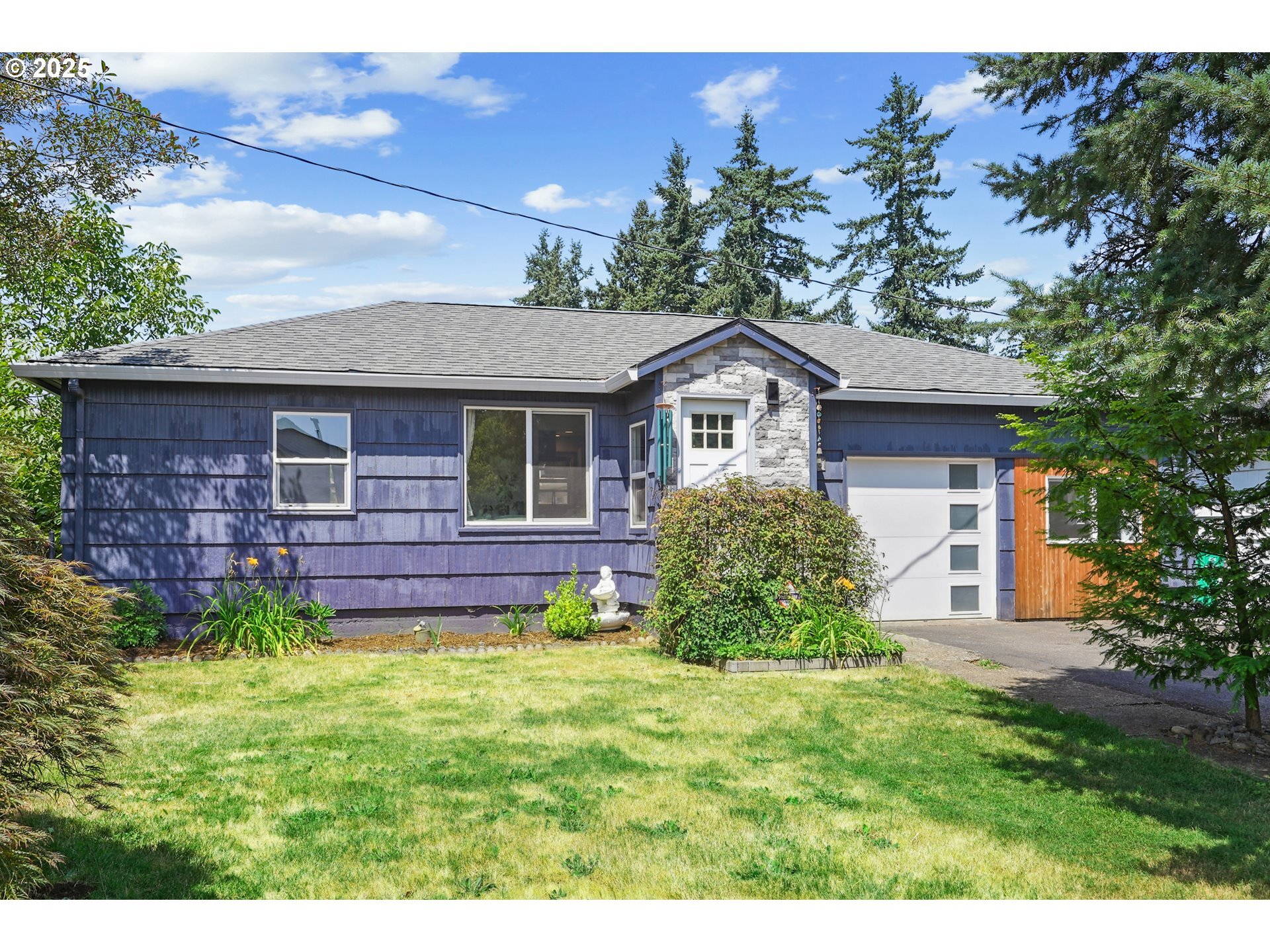 Property Photo: 13943 SE Lincoln St A OR 97233
