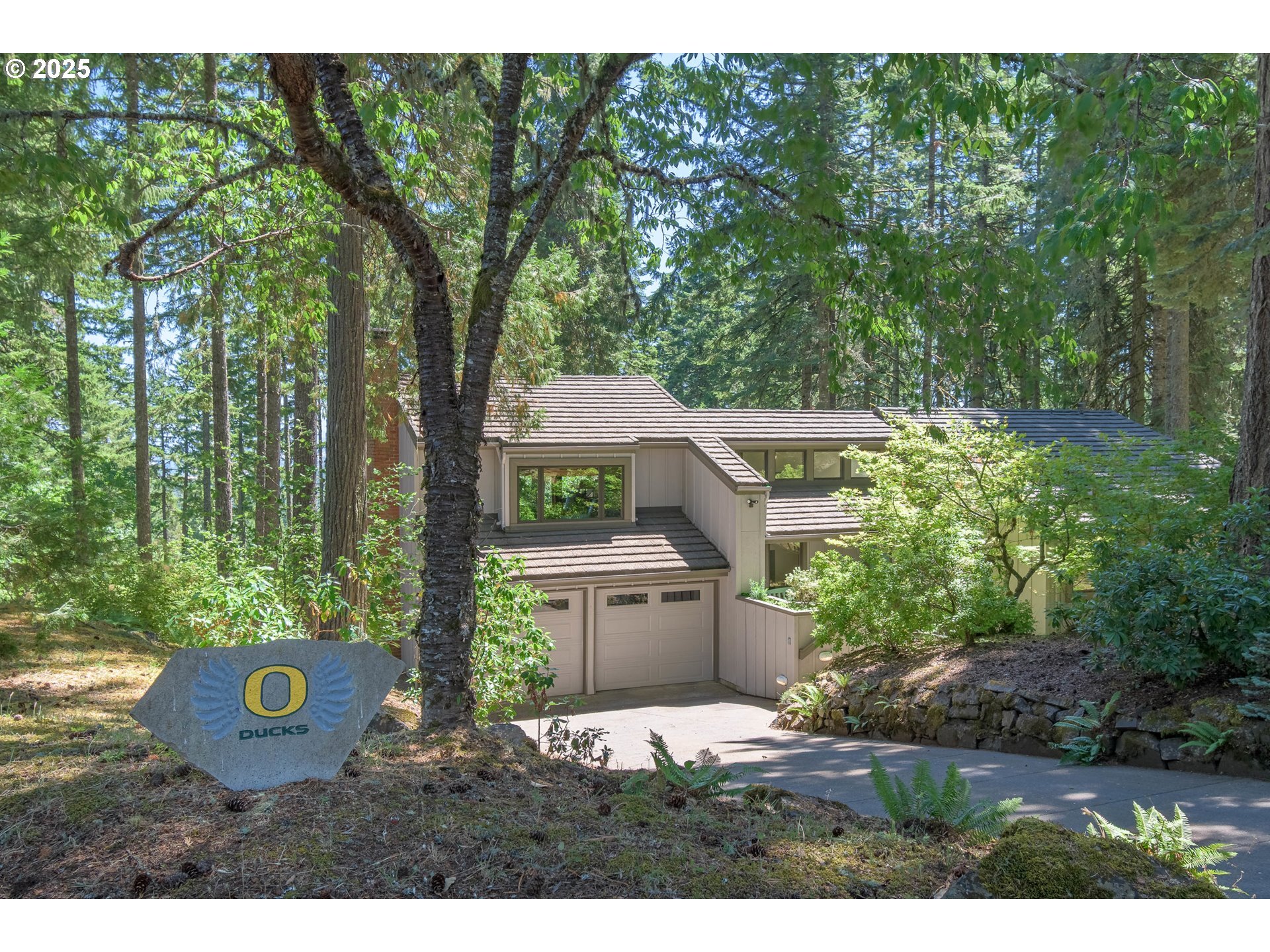 Property Photo: 84477 Murdock Rd OR 97405