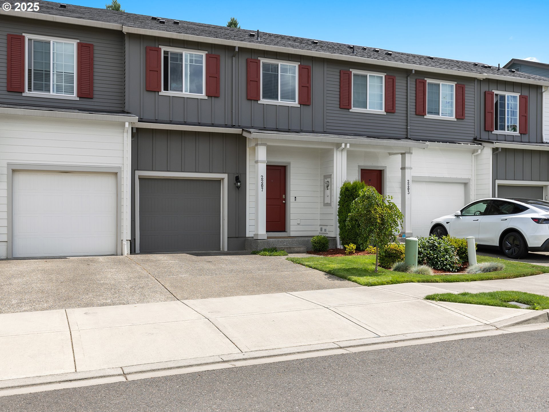 Property Photo: 2207 NE 118th Pl WA 98684