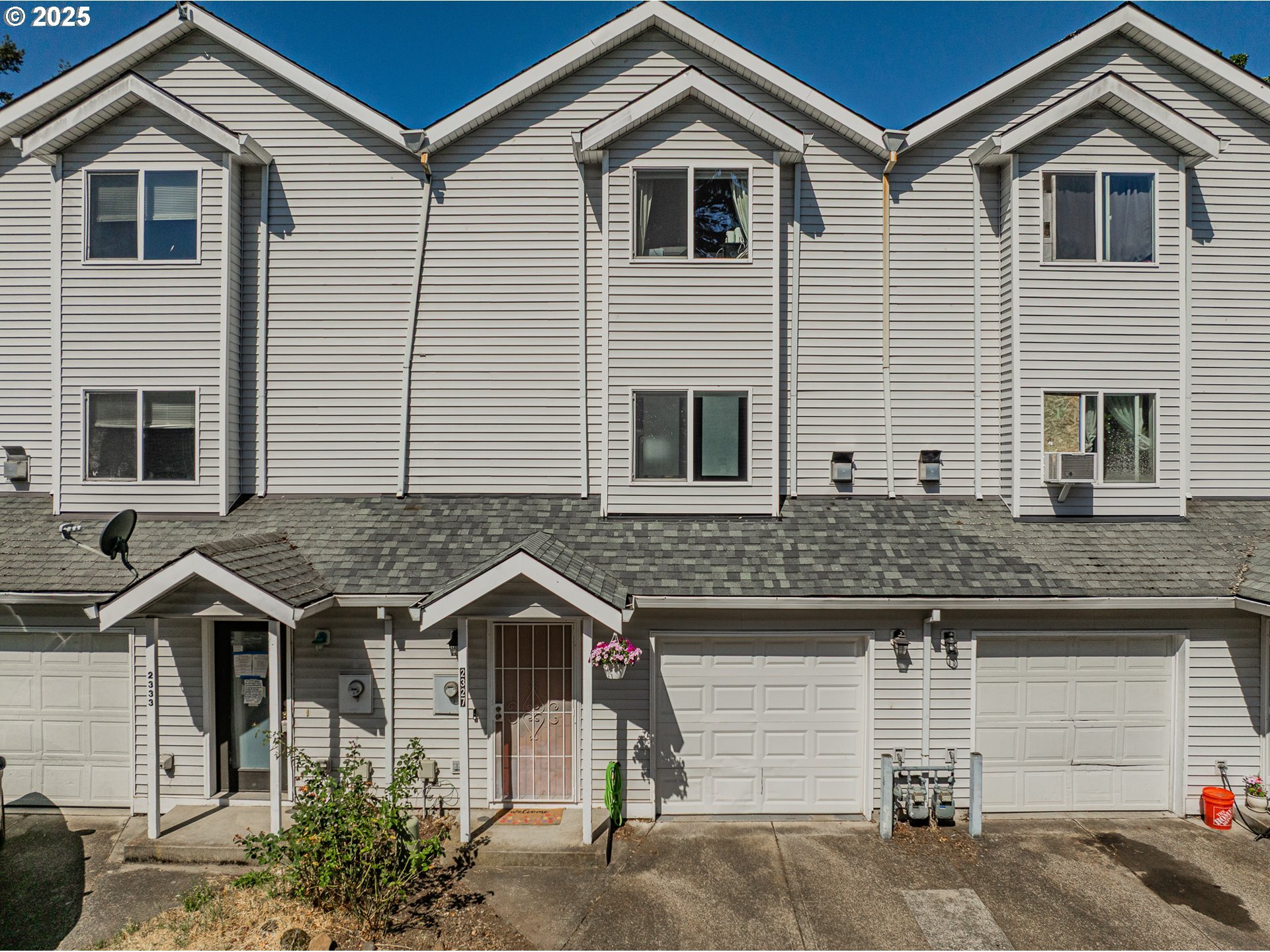 Property Photo: 2327 SE Lee Ln OR 97233