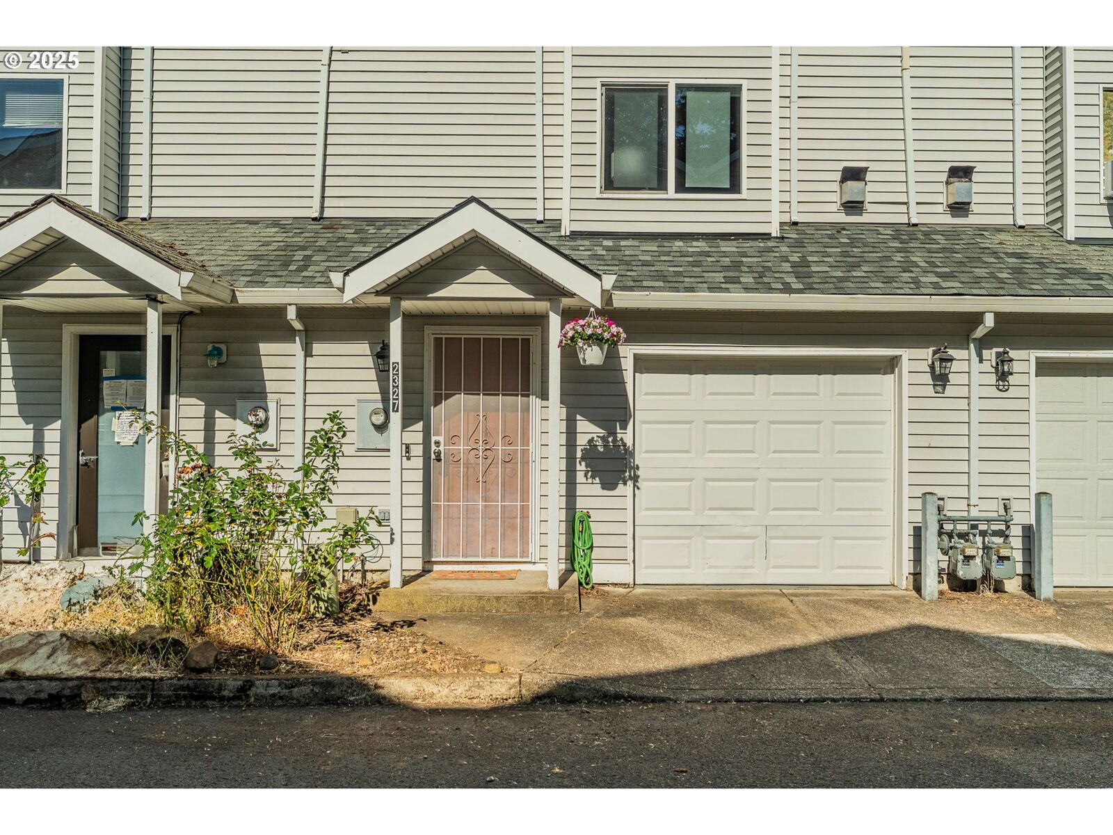 Property Photo:  2327 SE Lee Ln  OR 97233 