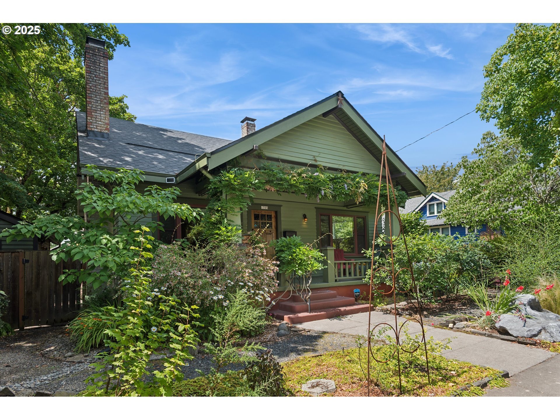 Property Photo: 1705 SE 50th Ave OR 97215