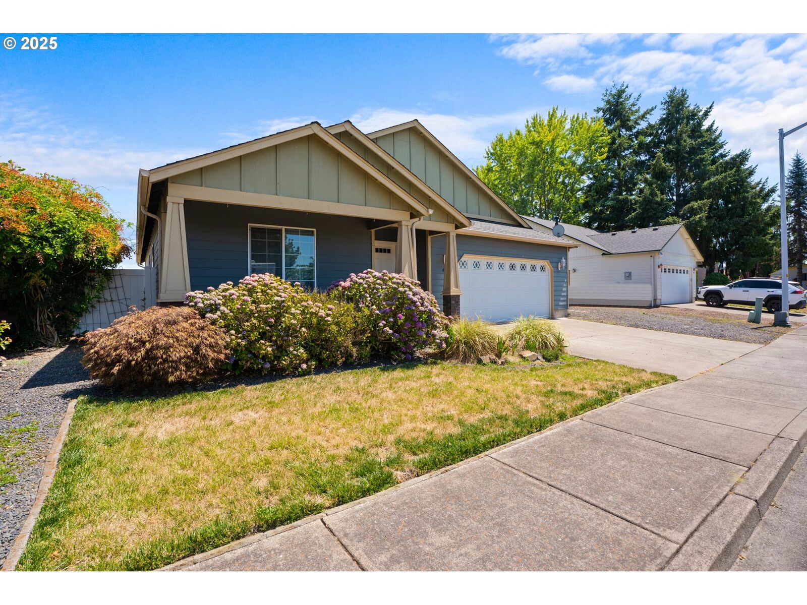 Property Photo:  415 W Sunrise Dr  OR 97352 