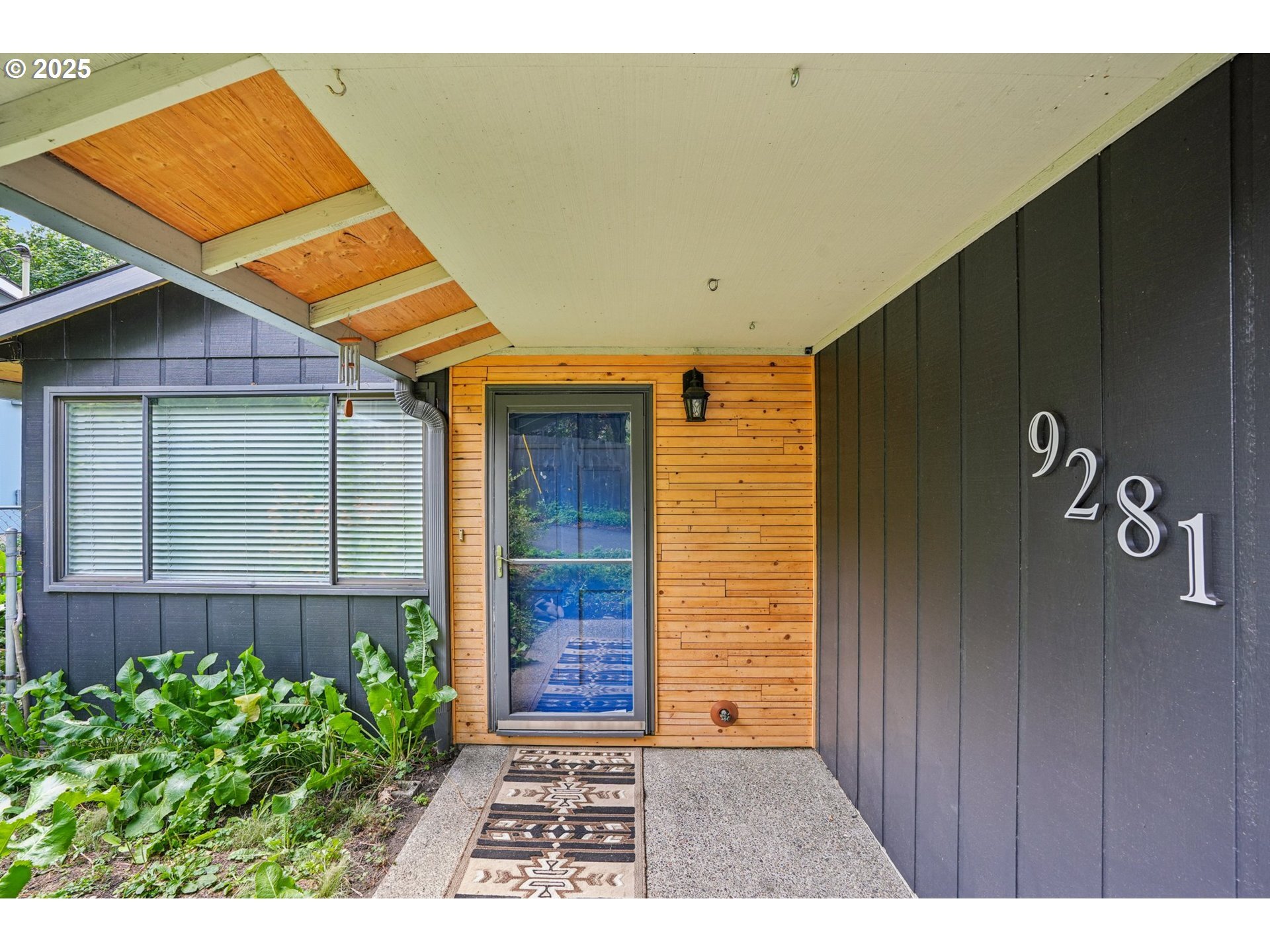 Property Photo: 9281 SW Boones Ferry Rd OR 97219