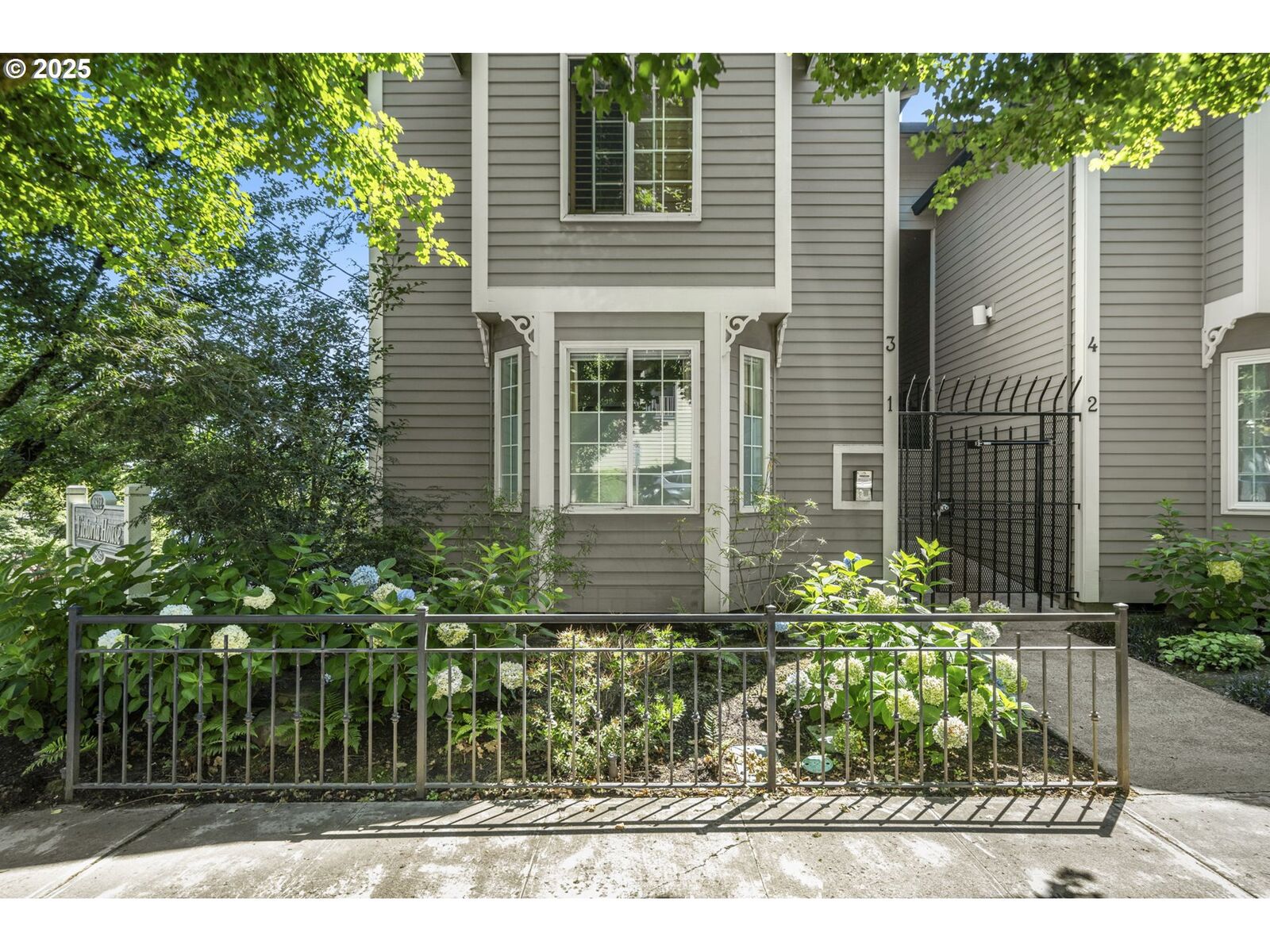 Property Photo:  3812 S Kelly Ave 1  OR 97239 