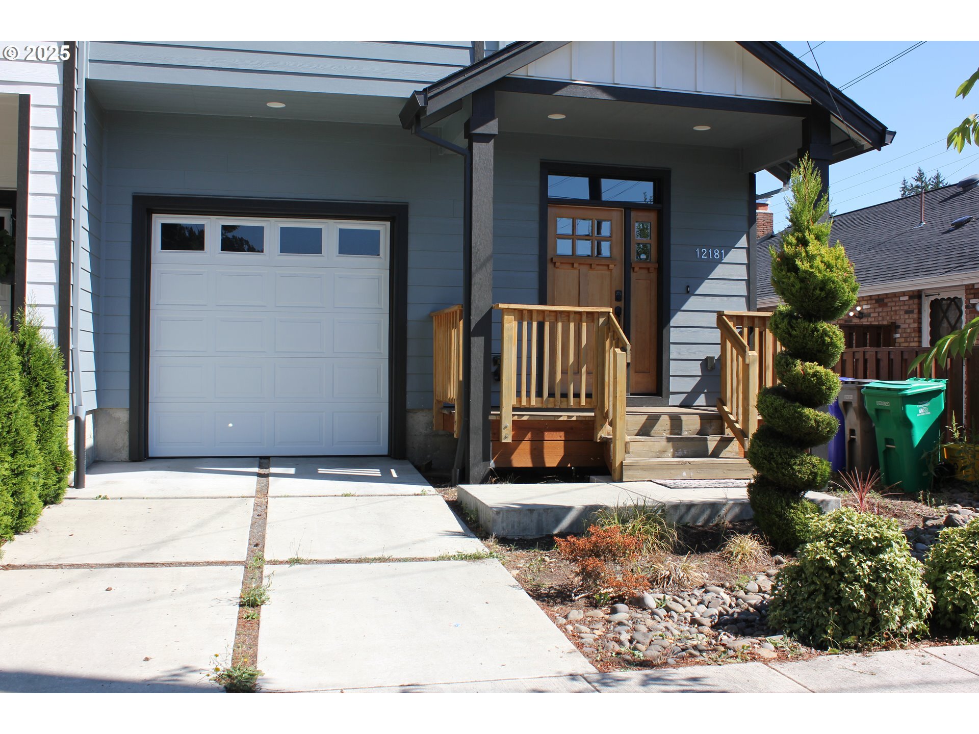 Property Photo:  12181 SE Liebe St  OR 97266 