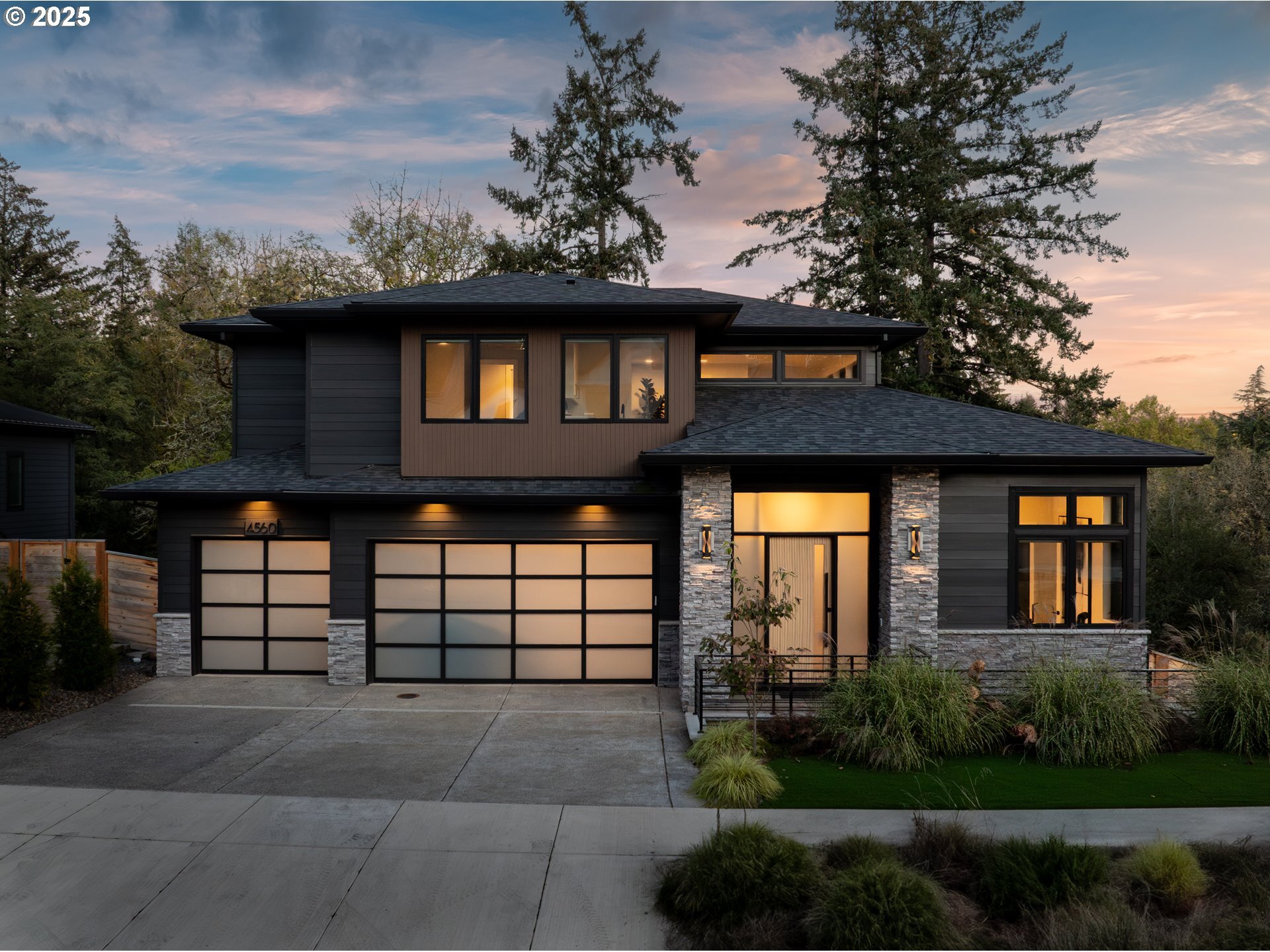 Property Photo: 4560 SW 59th Ave OR 97221