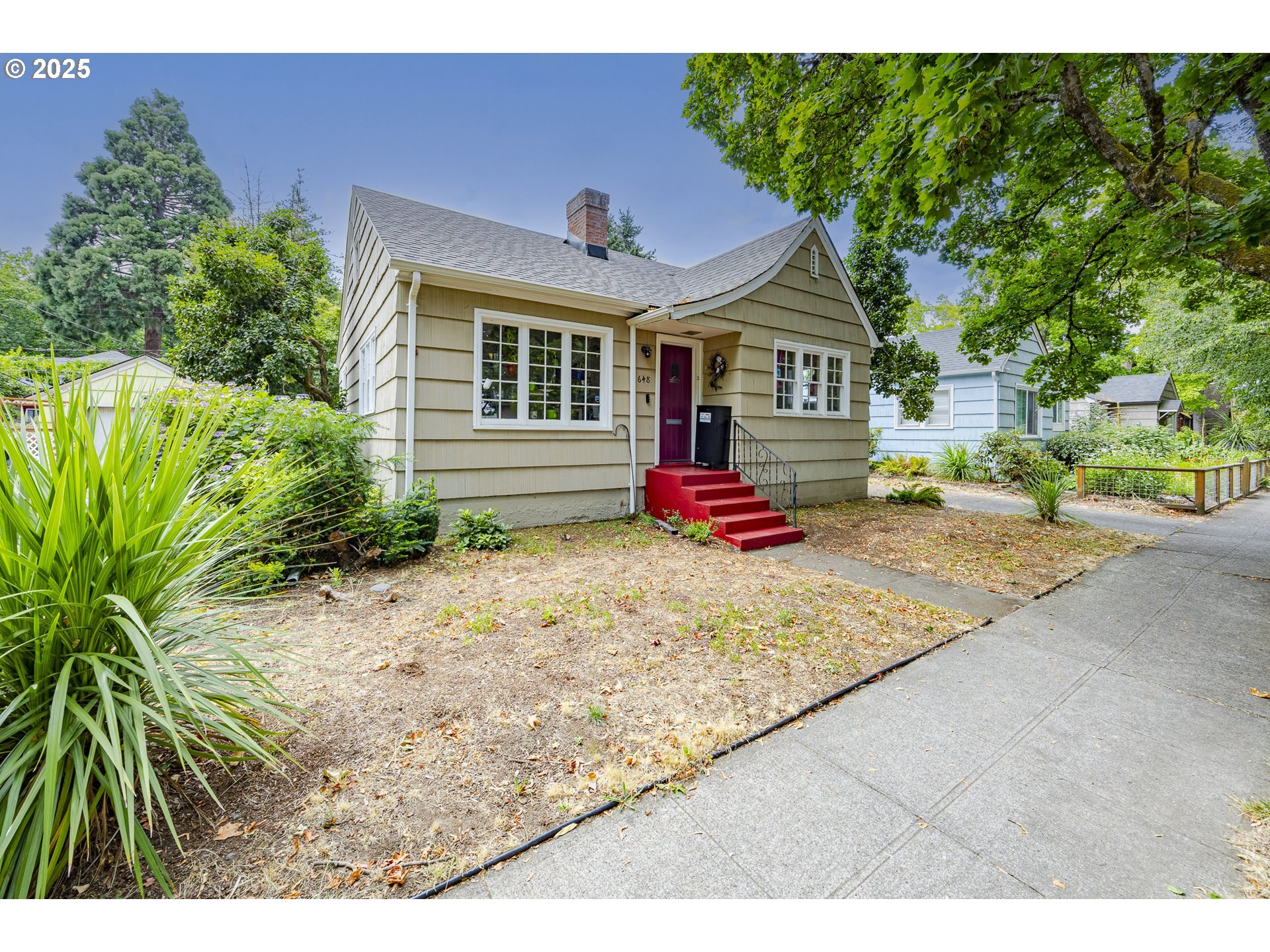 Property Photo: 648 W 8th Ave OR 97402