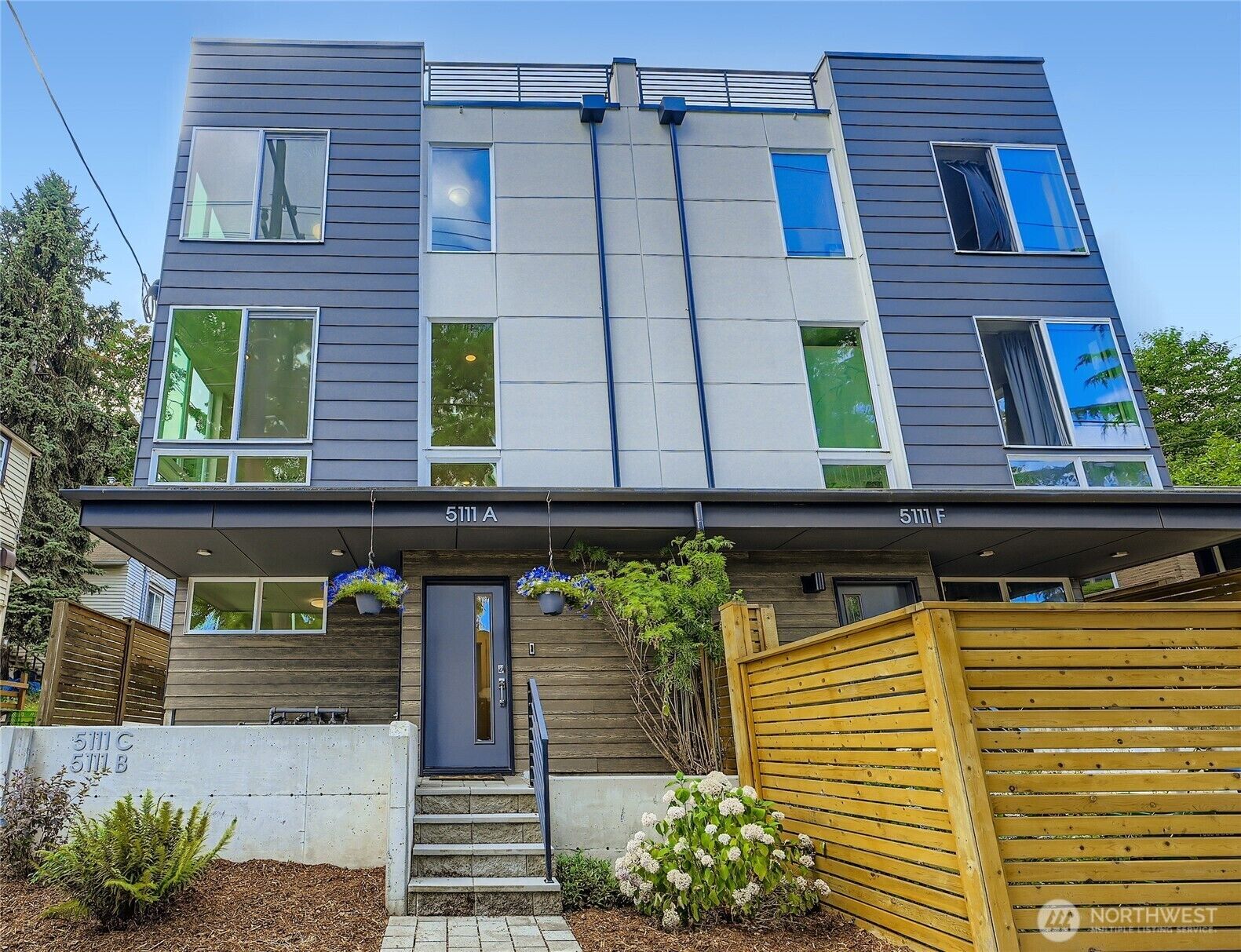 Property Photo:  5111 NE Ravenna Ave A  WA 98105 