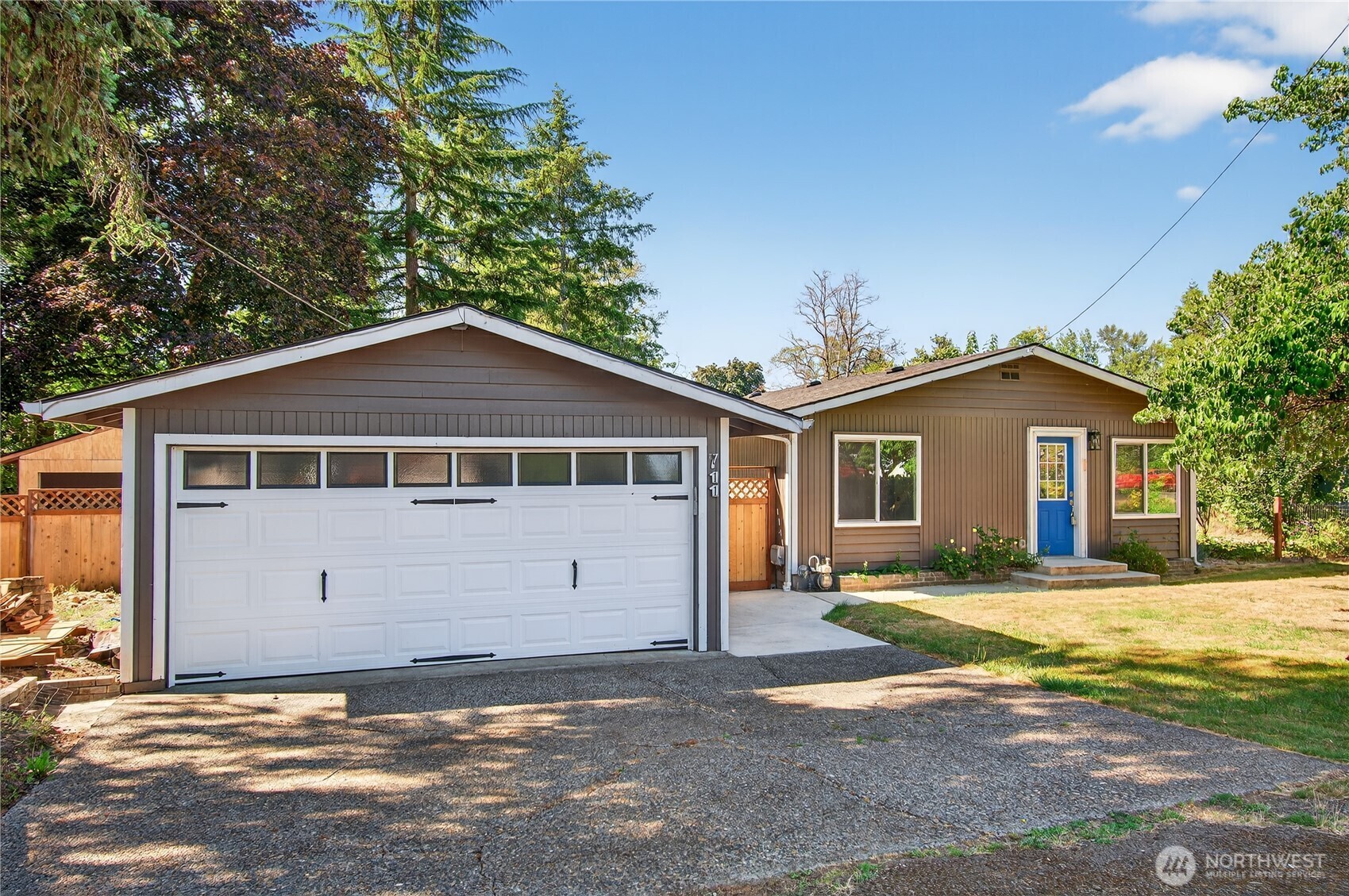 Property Photo:  711 NE 6th Street  WA 98604 