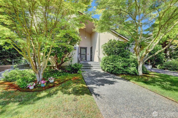 Property Photo:  1610 NE 140th Street N3  WA 98125 