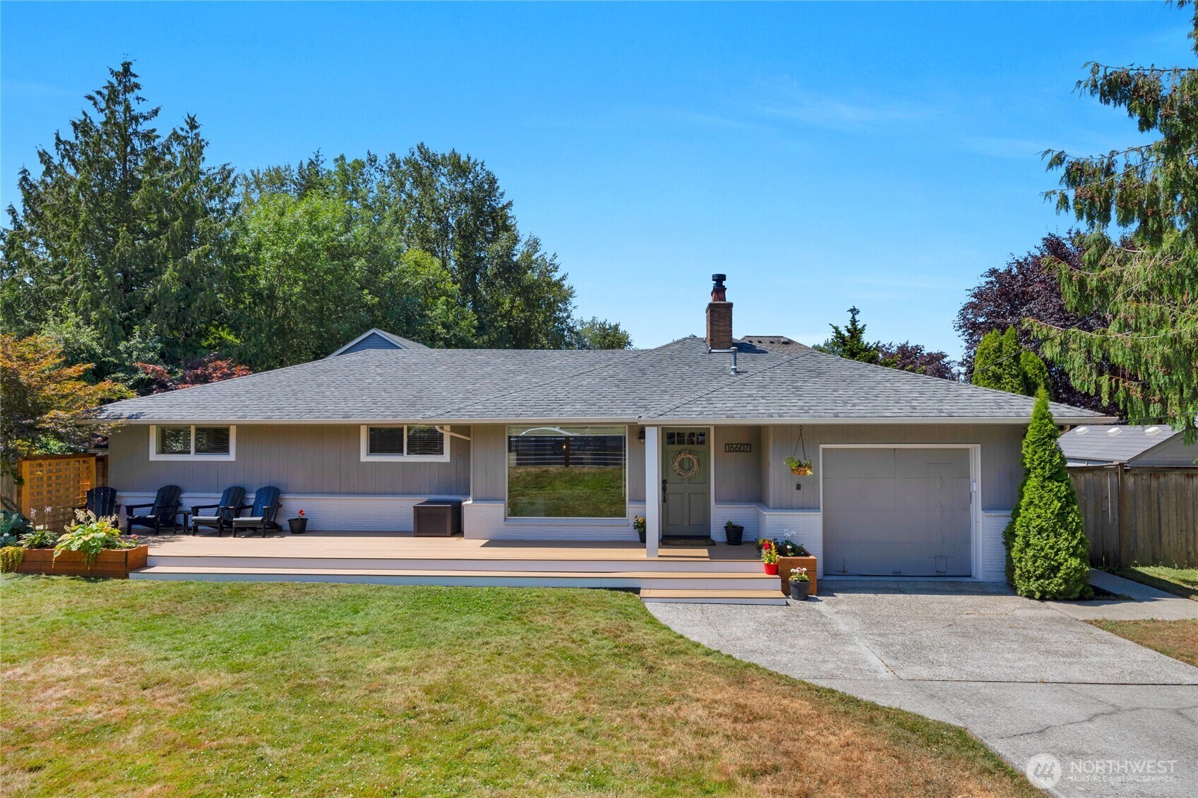 Property Photo: 16607 72nd Avenue NE WA 98028