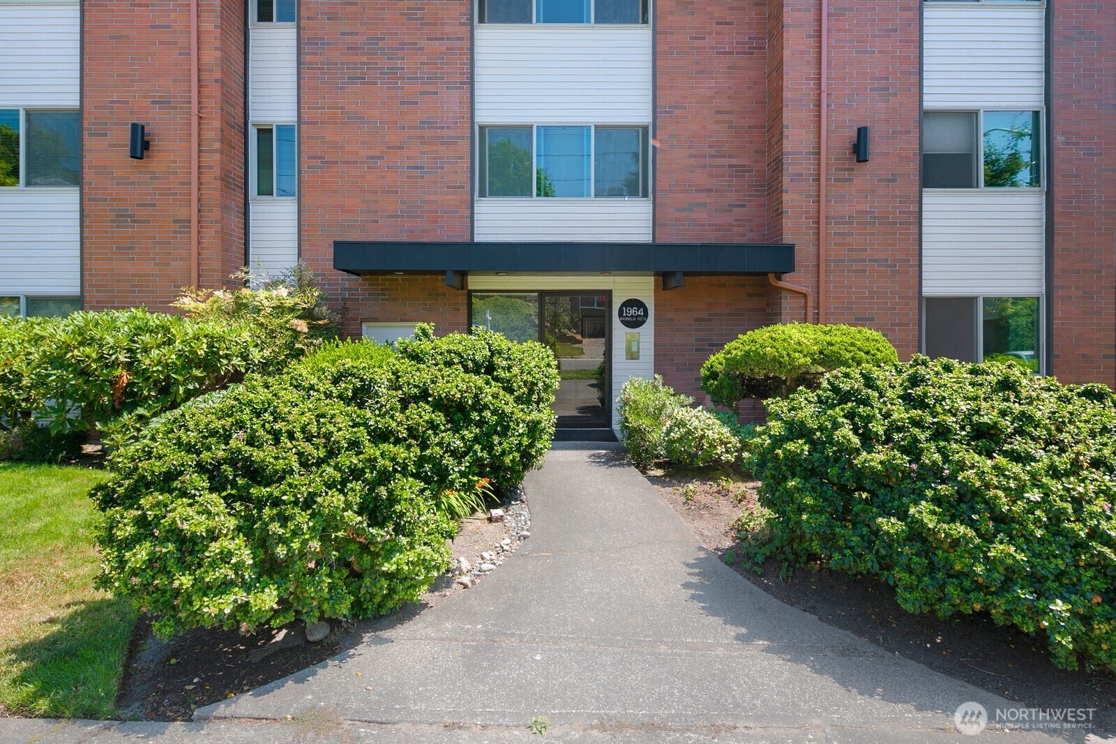 Property Photo:  1964  26th Avenue W 101  WA 98199 