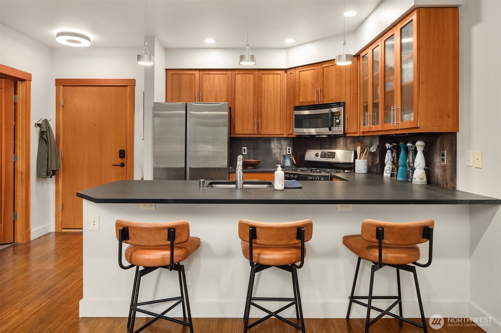 Property Photo:  1605 E Pike Street 201  WA 98122 