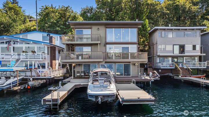 Property Photo:  9654  Rainier Avenue S  WA 98118