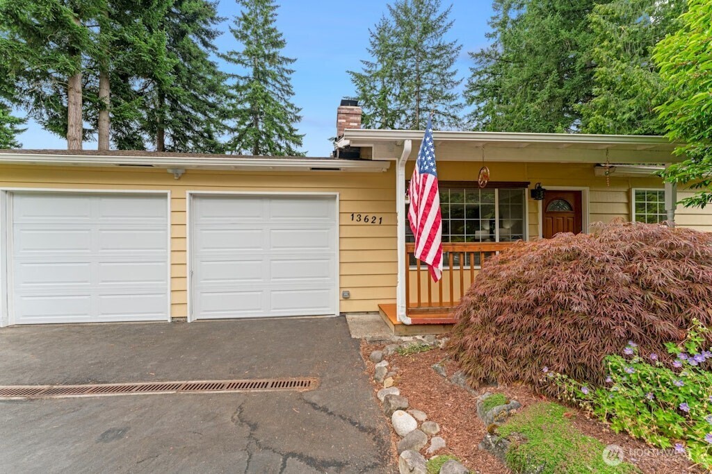 Property Photo:  13621 SE 173rd Place  WA 98058 