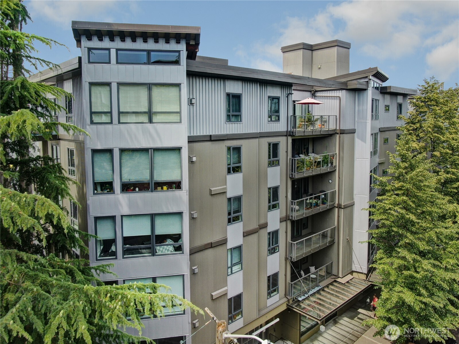 Property Photo:  5001  California Avenue SW 212  WA 98136 