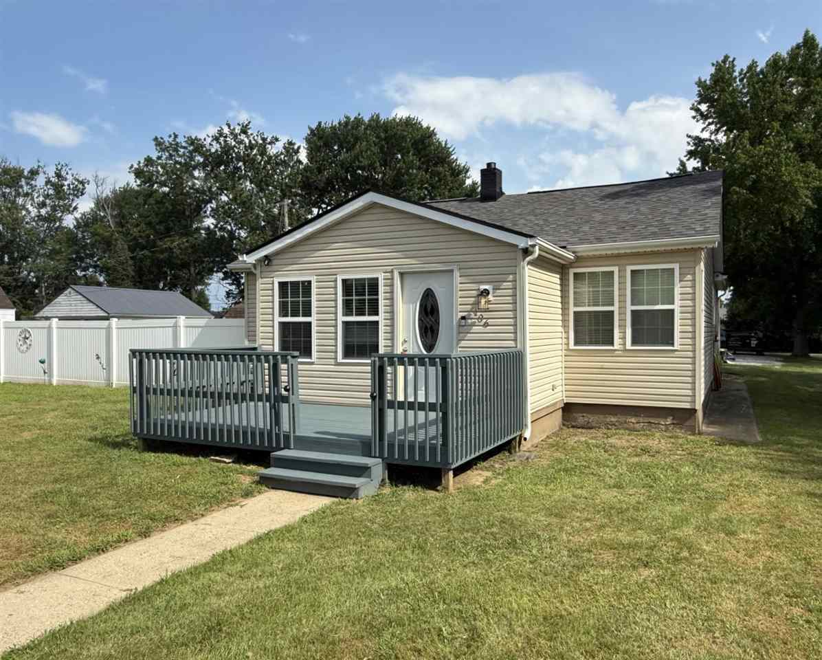 Property Photo:  106 SW G Street  IN 47374 