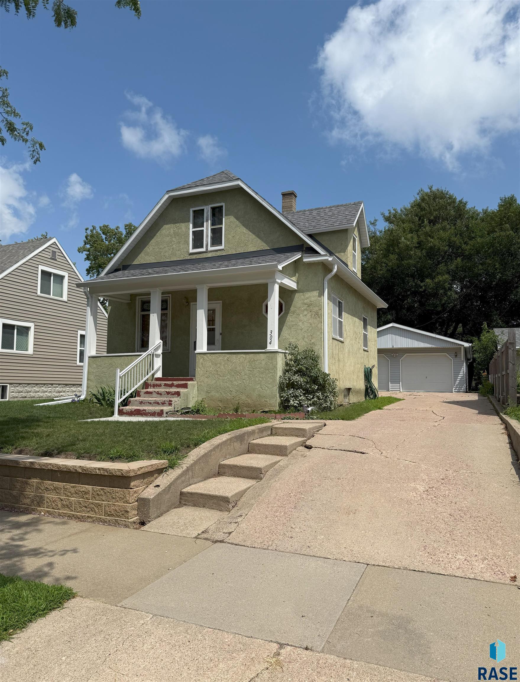 Property Photo: 304 N Highland Ave SD 57103