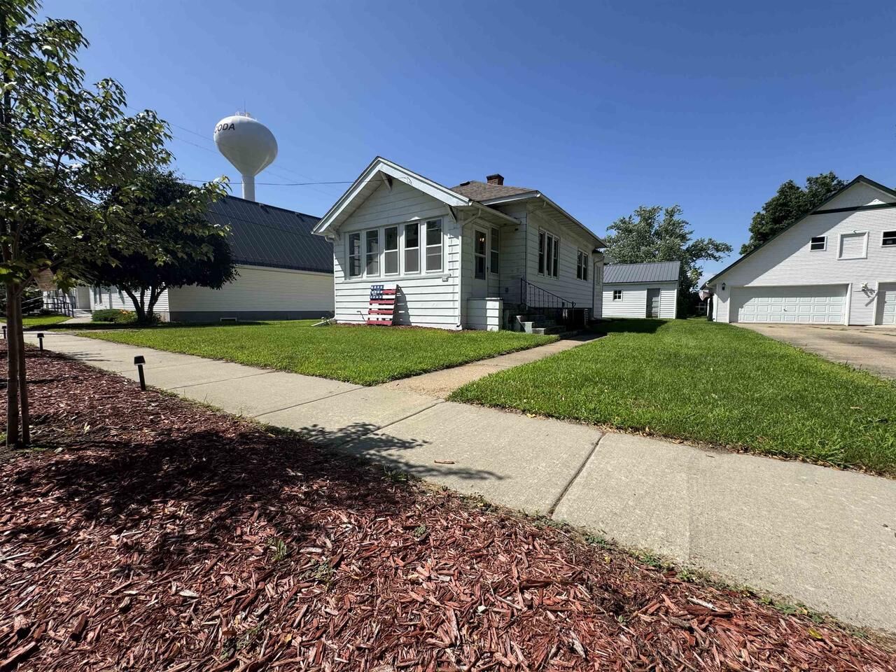 Property Photo:  218 East Maple Street  WI 53573 