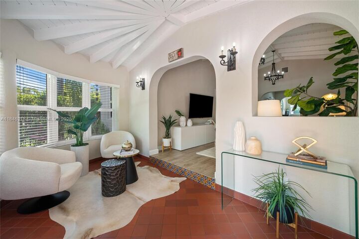 Property Photo:  1020 SW 22nd St  FL 33129 