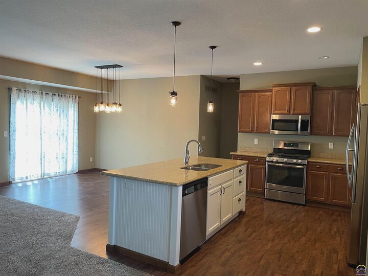 Property Photo: 4304 SE Whiteoak Ln KS 66609