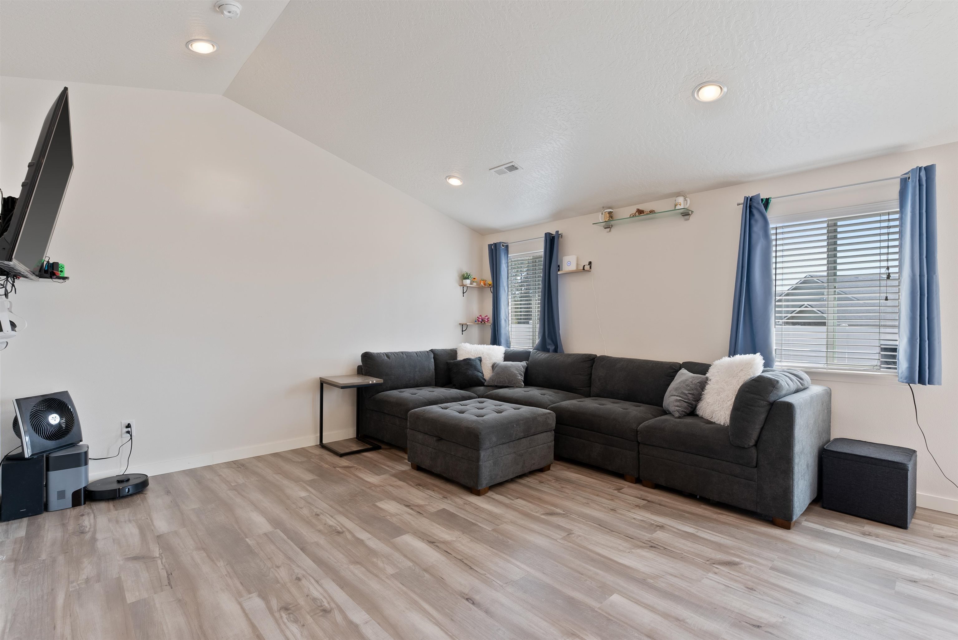 Property Photo: 815 S Soda Rd WA 99224
