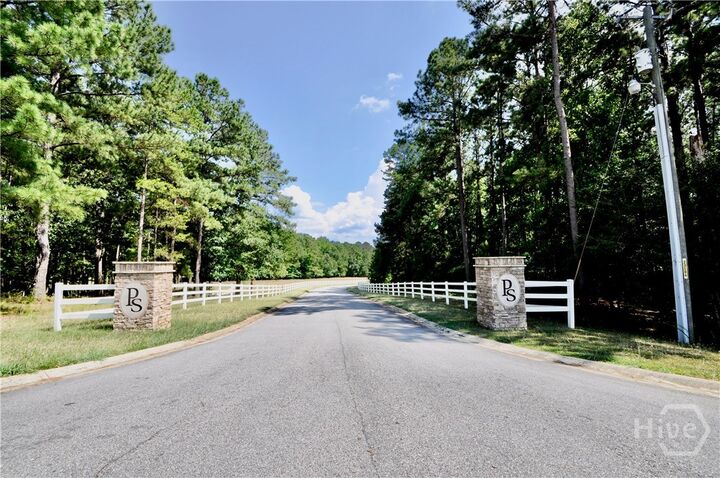 Property Photo:  1021 Pointe S  GA 30668