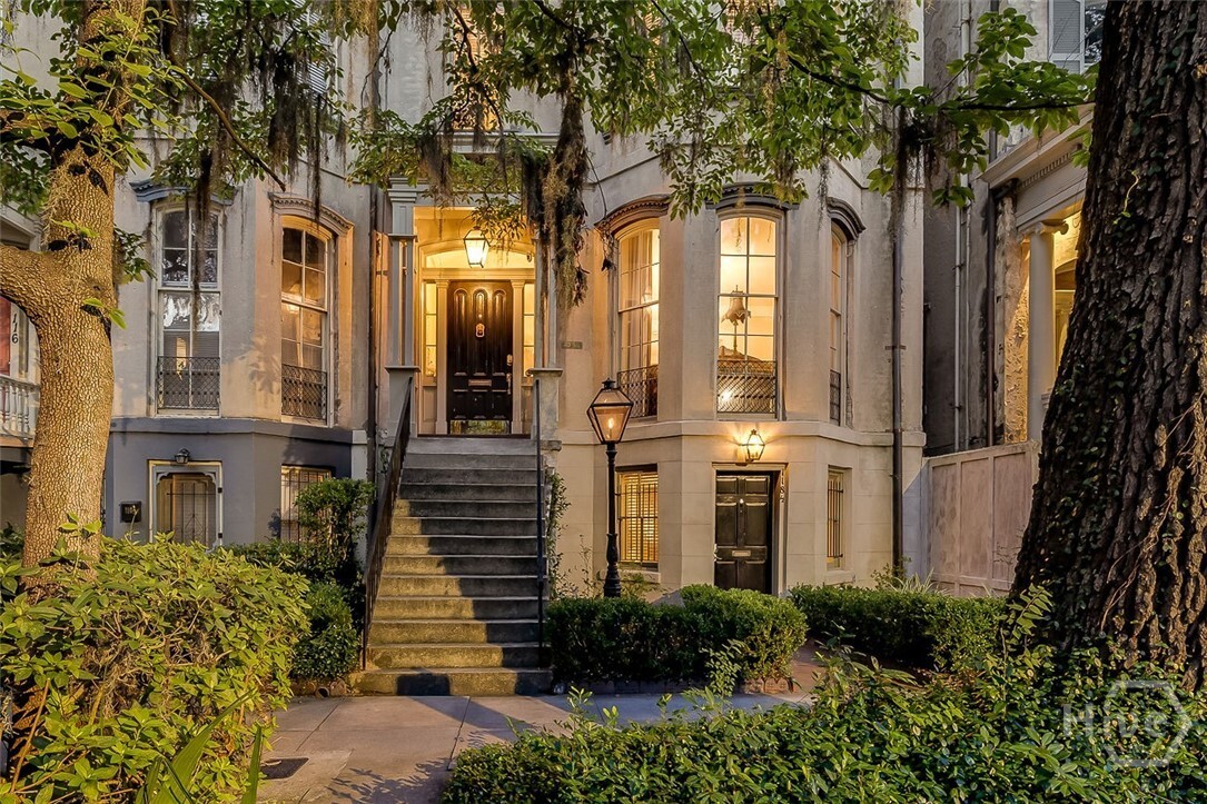 Property Photo: 118 E Gaston Street GA 31401