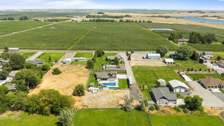 Property Photo: 184 Gallant Rd WA 99323