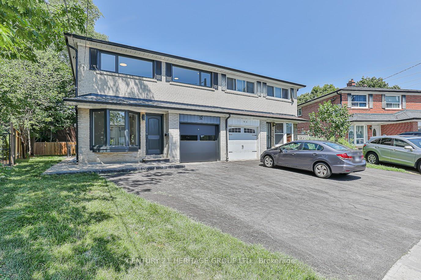 Photo de la propriété: 92 Tanjoe Crescent ON M2M 1P7