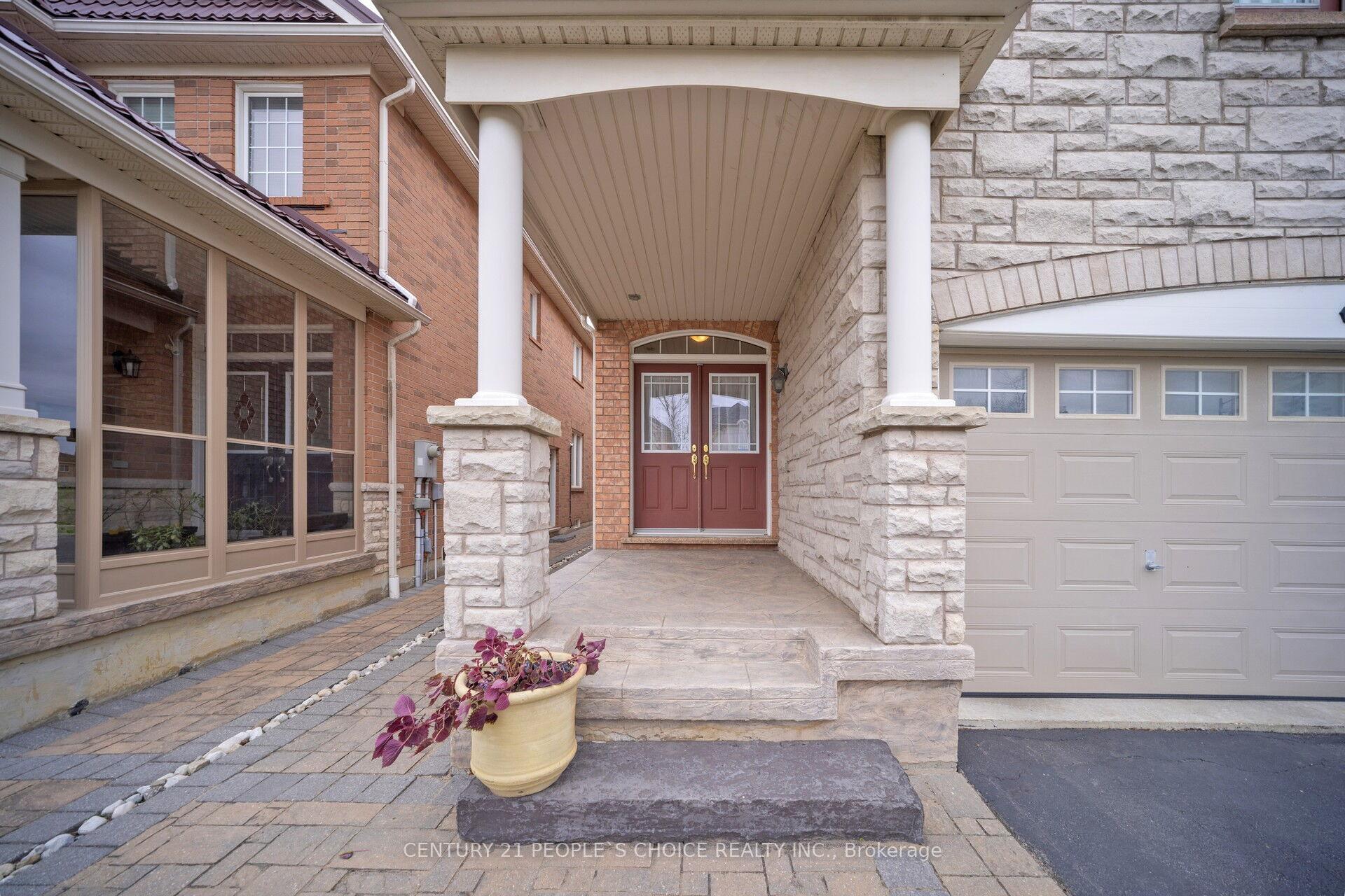 Property Photo:  7278 Saint Barbara Boulevard  ON L5W 0C1 