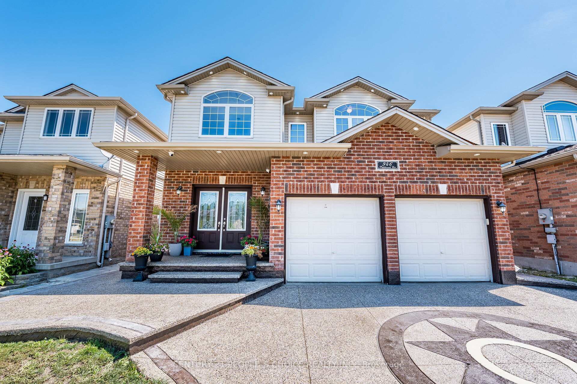 Property Photo:  946 Pebblecreek Court N  ON N2A 0C5 