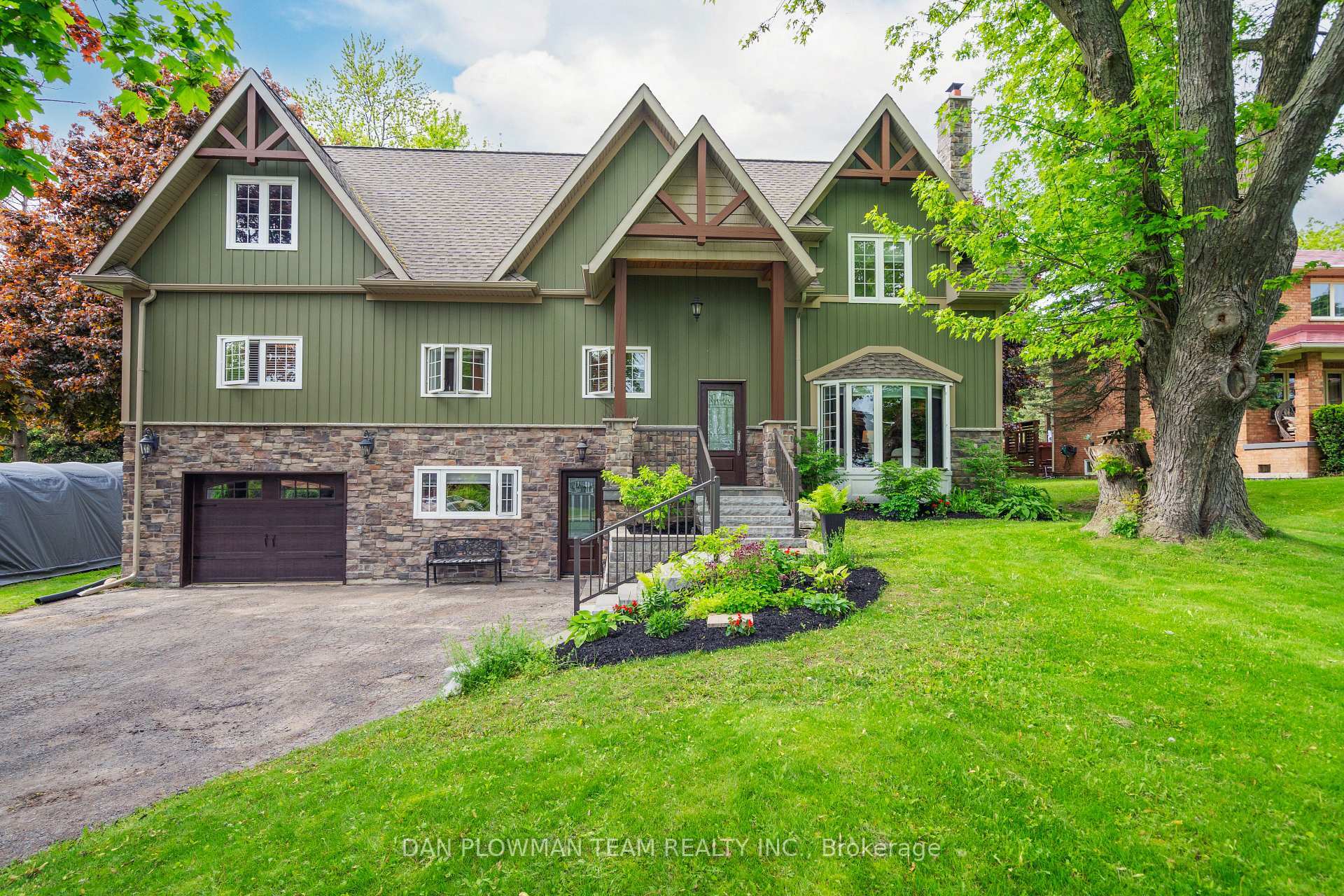 Property Photo:  28 Bradley Boulevard  ON L0B 1J0 