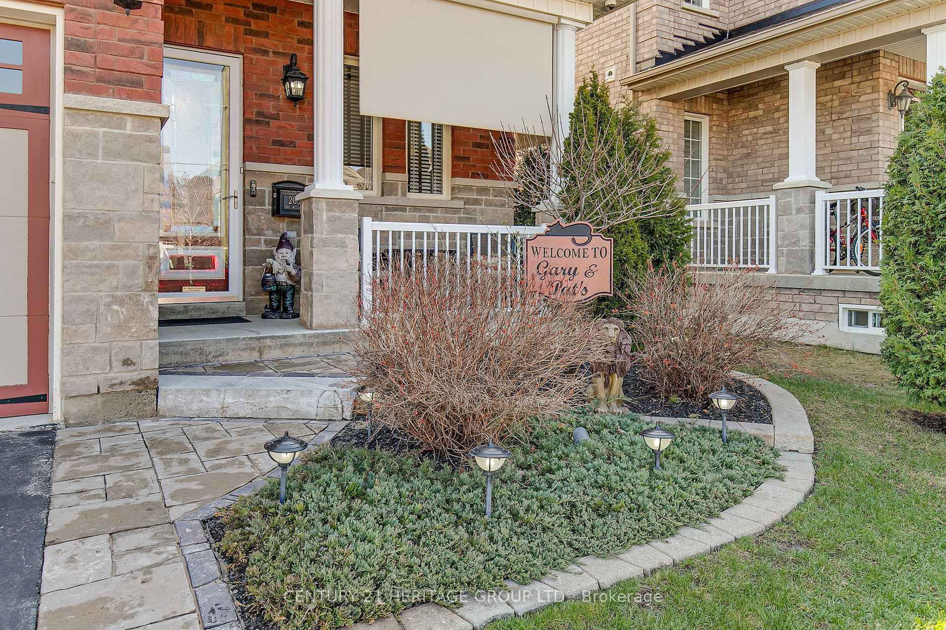 Photo de la propriété:  205 8 Avenue  ON L9R 0H7 