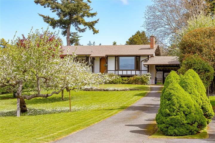 Property Photo:  3928 Cadboro Bay Rd  BC V8N 4G9 