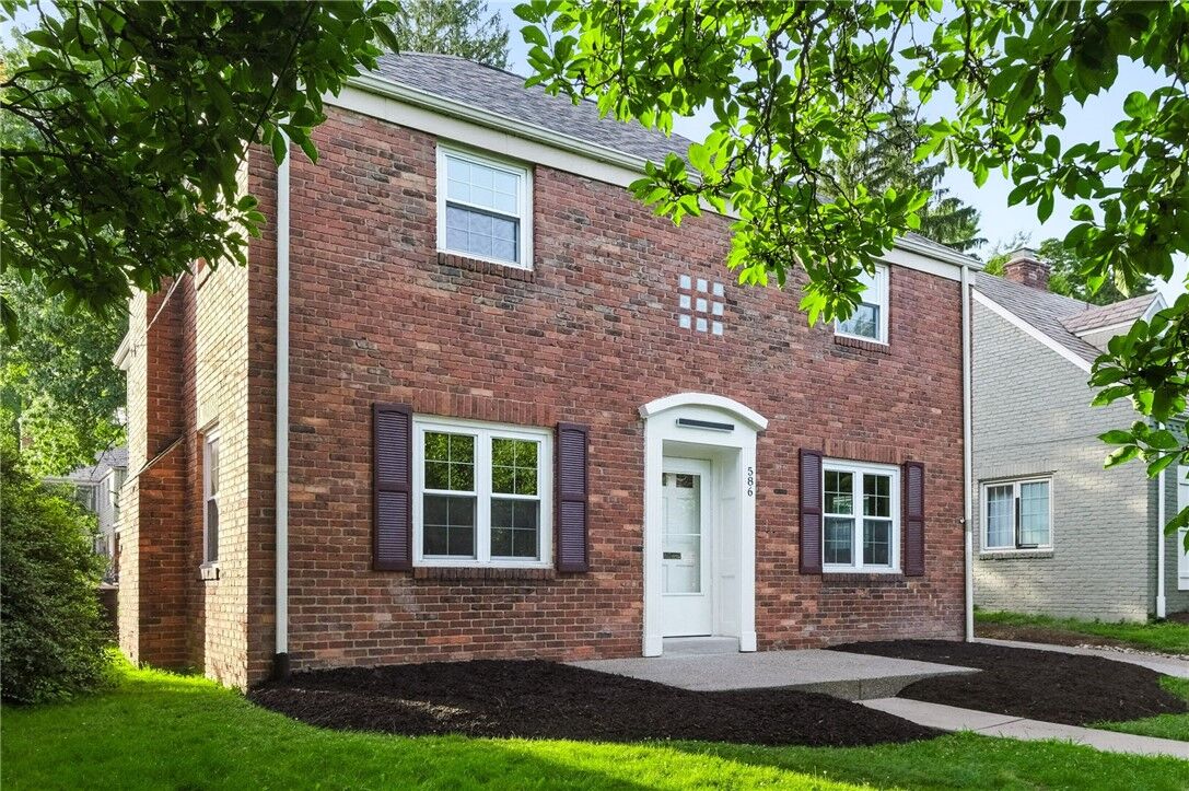 Property Photo: 586 Kenilworth Dr PA 15228
