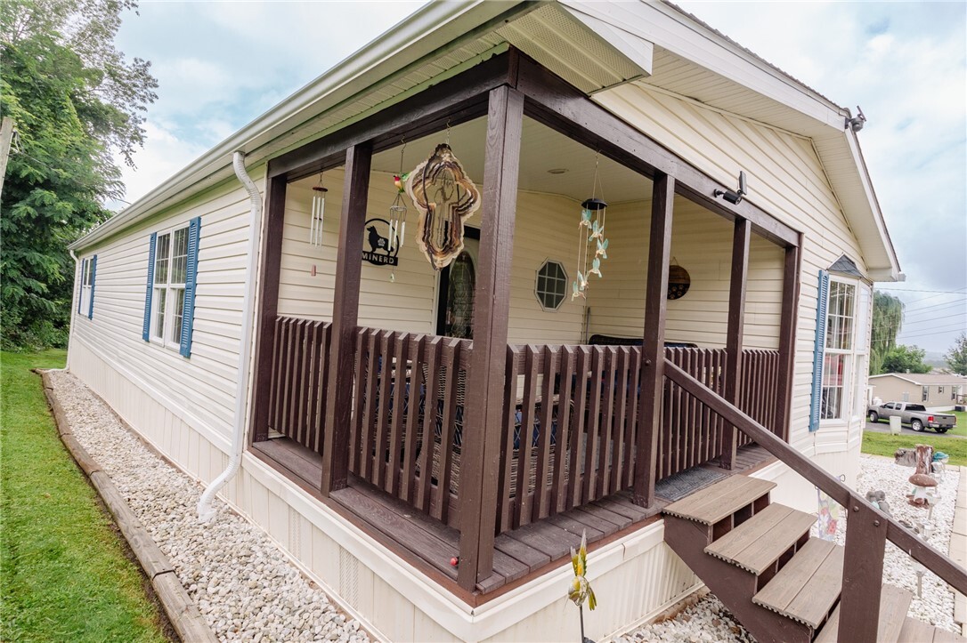 Property Photo: 626 Park Ln PA 15666