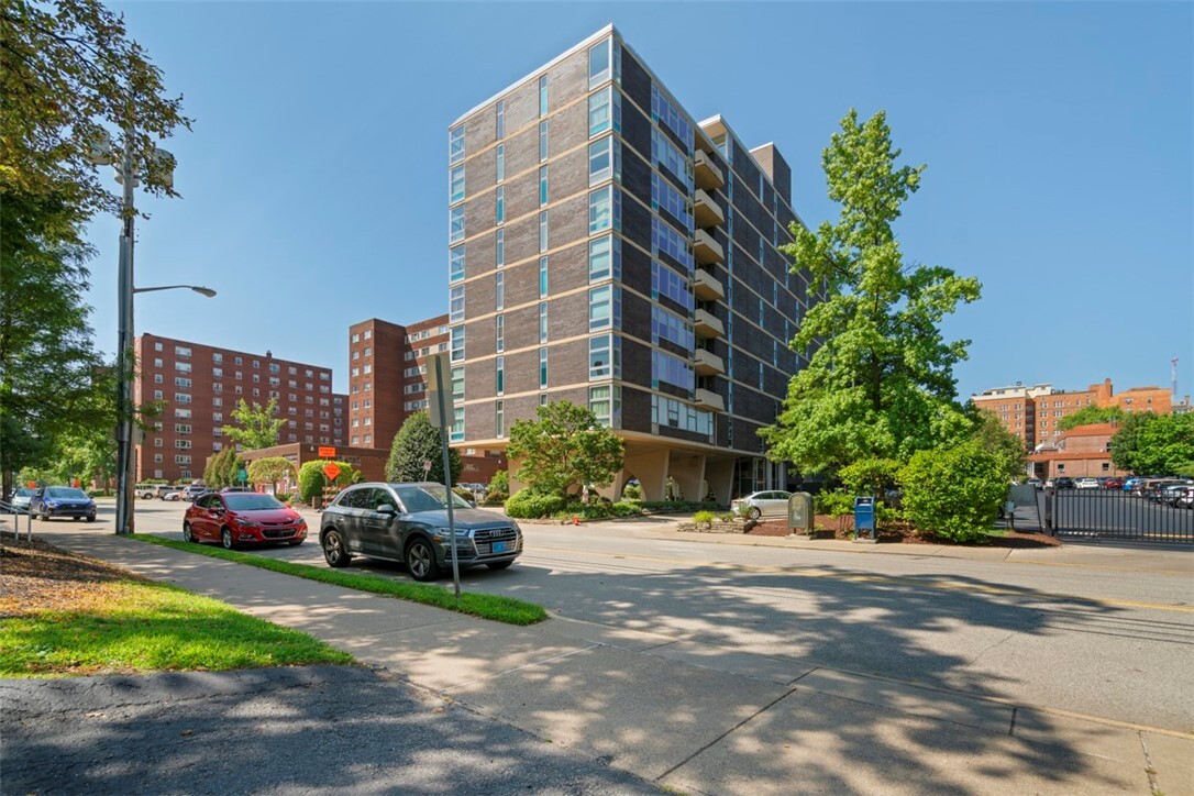 Property Photo:  552 N Neville St Ph2  PA 15213 